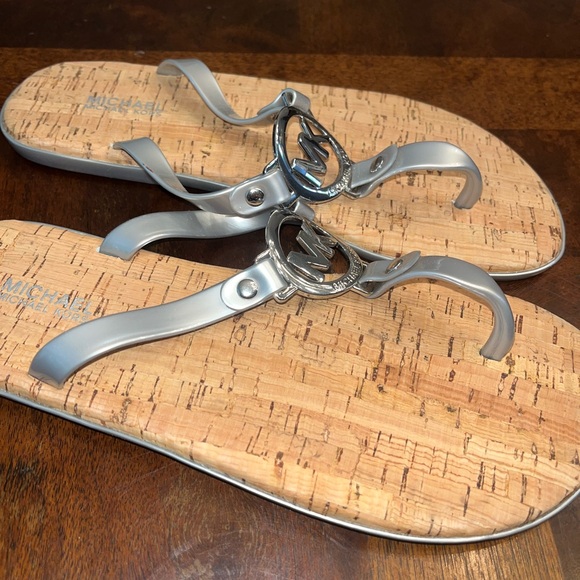 Michael Kors Silver Jelly Sandals Flip Flops Size 7 - Picture 3 of 7